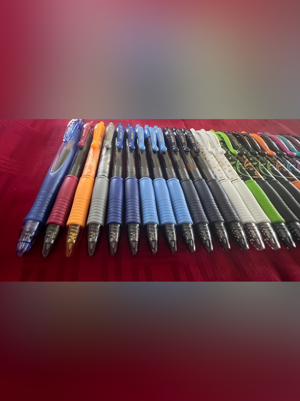 24 Pilot  G2-07 and 1 Pilot G6-07 Gel Pens Assorted Ink Colors. 25 total pens - Picture 4 of 5